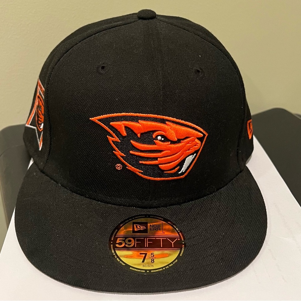 Like new New Era Oregon State Beavers hat size 7-5/8